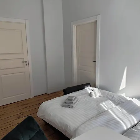 Catherine's In The Quiet Center Apartment